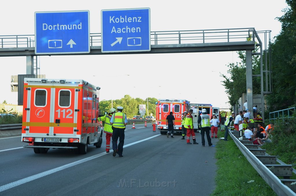 Einsatz BF Koeln Klimaanlage Reisebus defekt A 3 Rich Koeln hoehe Leverkusen P054.JPG